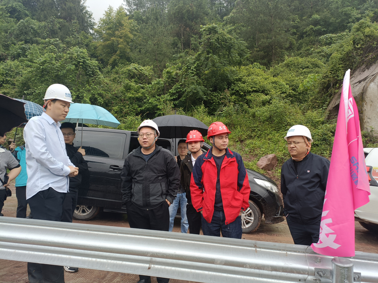 2023.05.09达州市水务局、交通局到达州绕西高速项目开展水土保持联合执法检查_副本.jpg